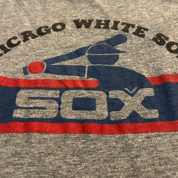 Chicago White Sox 80s logo Sneaker Tag T shirt - Picture 3 of 9